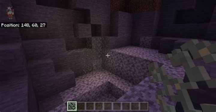 What does glow lichen do in minecraft